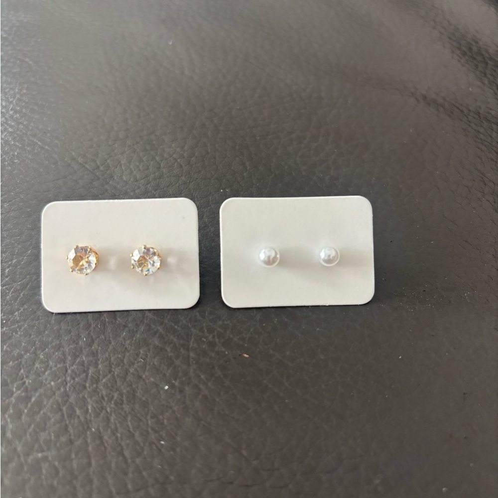 Gold Tone and Pearl Stud Earring Set Bundle of 4 - Picture 4 of 4